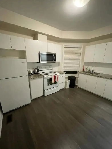 FURNISHED ROOM FOR GIRLS- IMMEDIATE MOVE IN