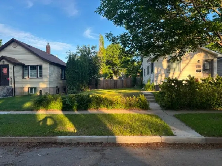 Lot For Sale 25' x 127.46' Caswell