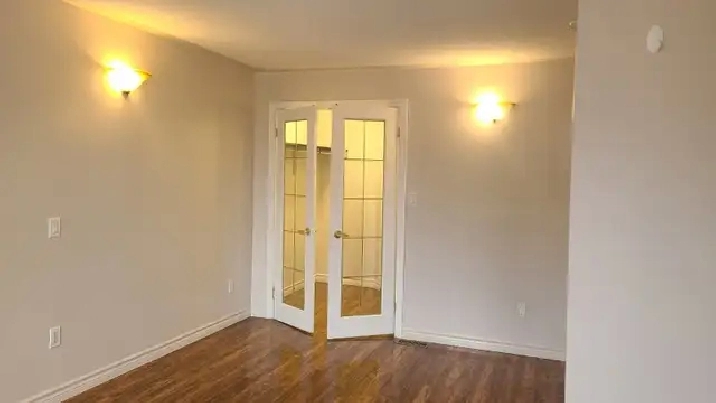 Large Bright One Bedroom Apartment is Secure Building