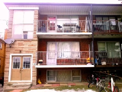 Dufferin / Finch Room for Rent $850/month: