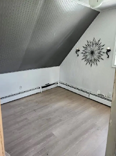 3 bedroom on Mansfield in the  Bay -pet friendly