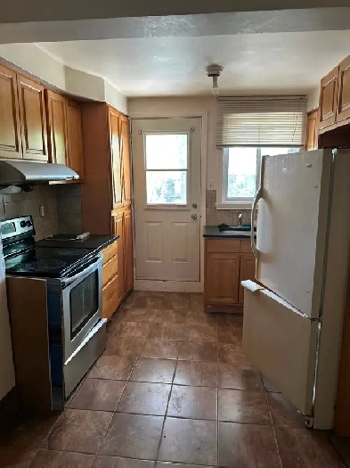 Grand 5 1/2 haut duplex très propre 3 chambres Montreal NDG.
