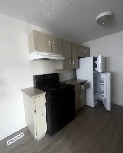 3BEDROOM 1 BATH 4PLEX IN GLENDALE AVAILABLE AUG 1