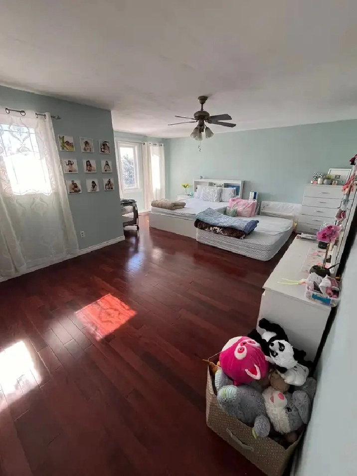Master Bedroom for Sharing with Attached Washroom, Nr Square One
