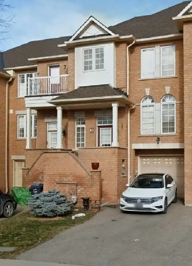 4 Bedroom Townhouse for Rent | 2.5 Bath | 2 Parking | Bram West