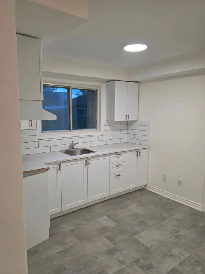 Fraichement rénové 4 1/2 à louer, près du Parc Du Tremblay