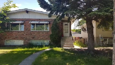 5 Bedrooms Half Duplex for rent