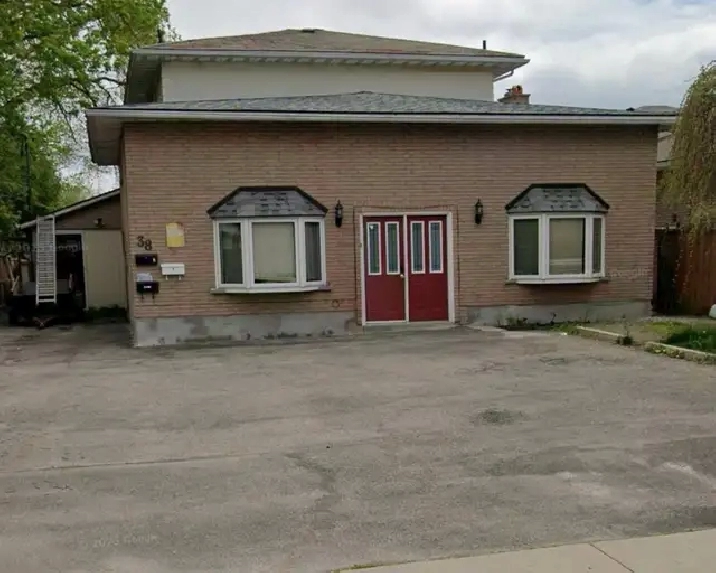 Stoney Creek 2  Bed 1.5 Bath 2 Storey APT ALL INCLUSIVE