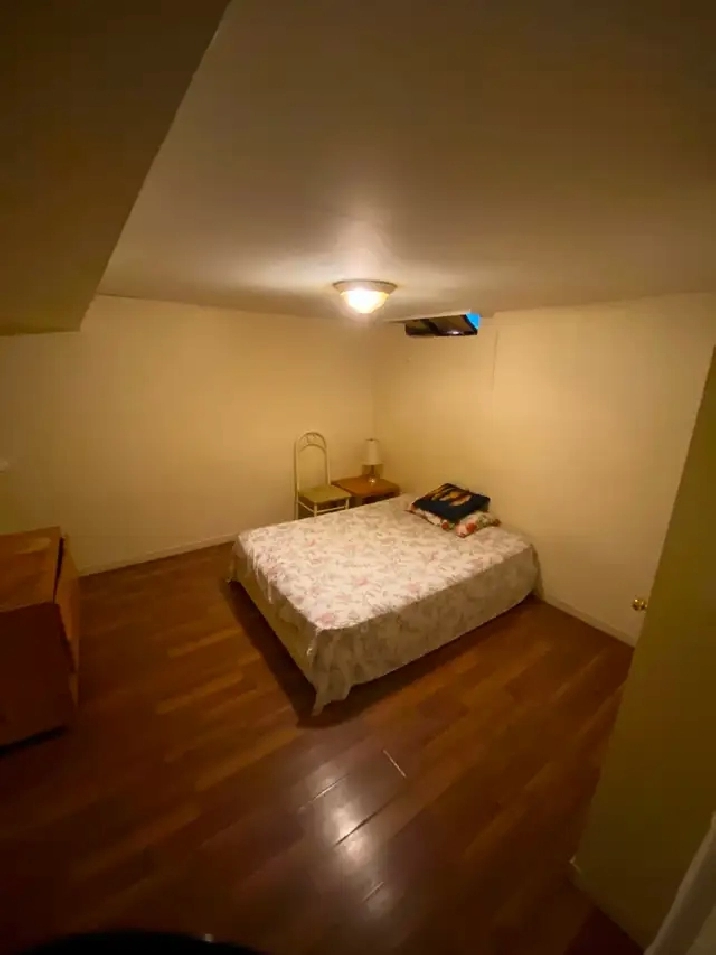 AVAILABLE ROOM FOR RENT IN THE BASEMENT CITY BRAMPTON