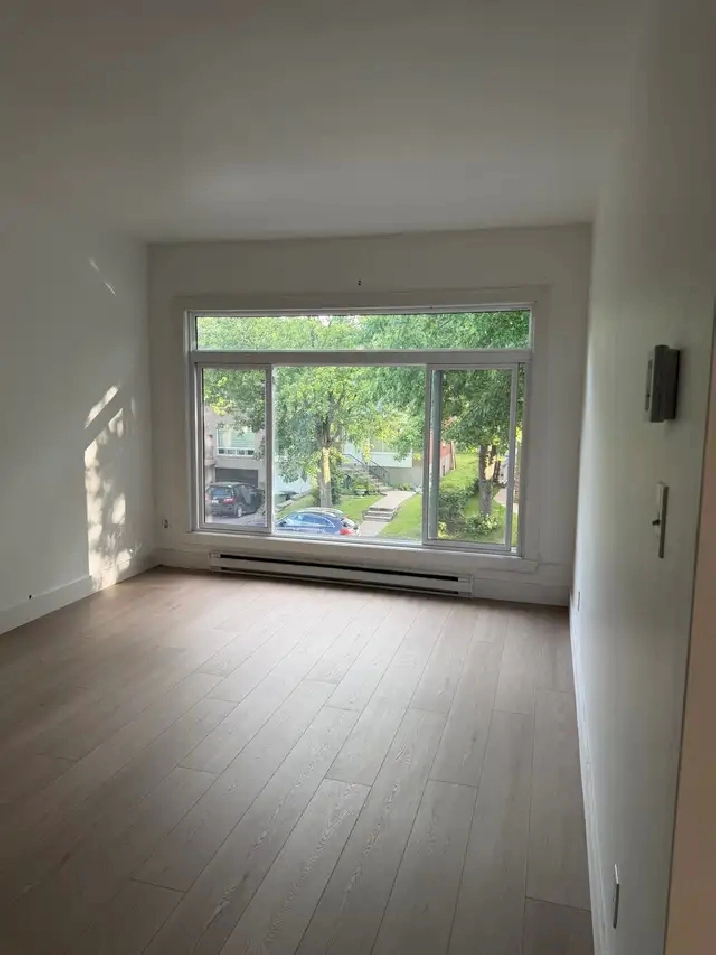 Un grand 51/2 haut d’un duplex à louer ville Saint-Laurent