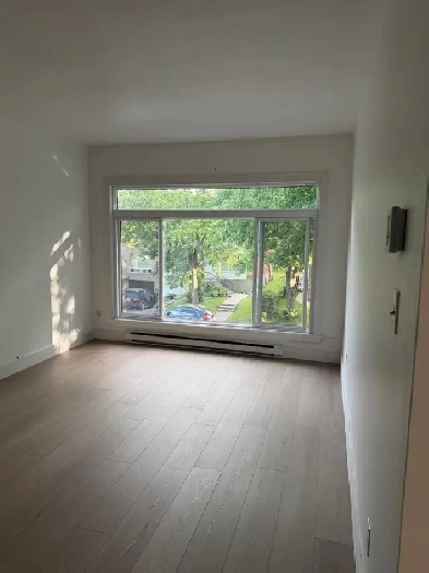 Un grand 51/2 haut d’un duplex à louer ville Saint-Laurent