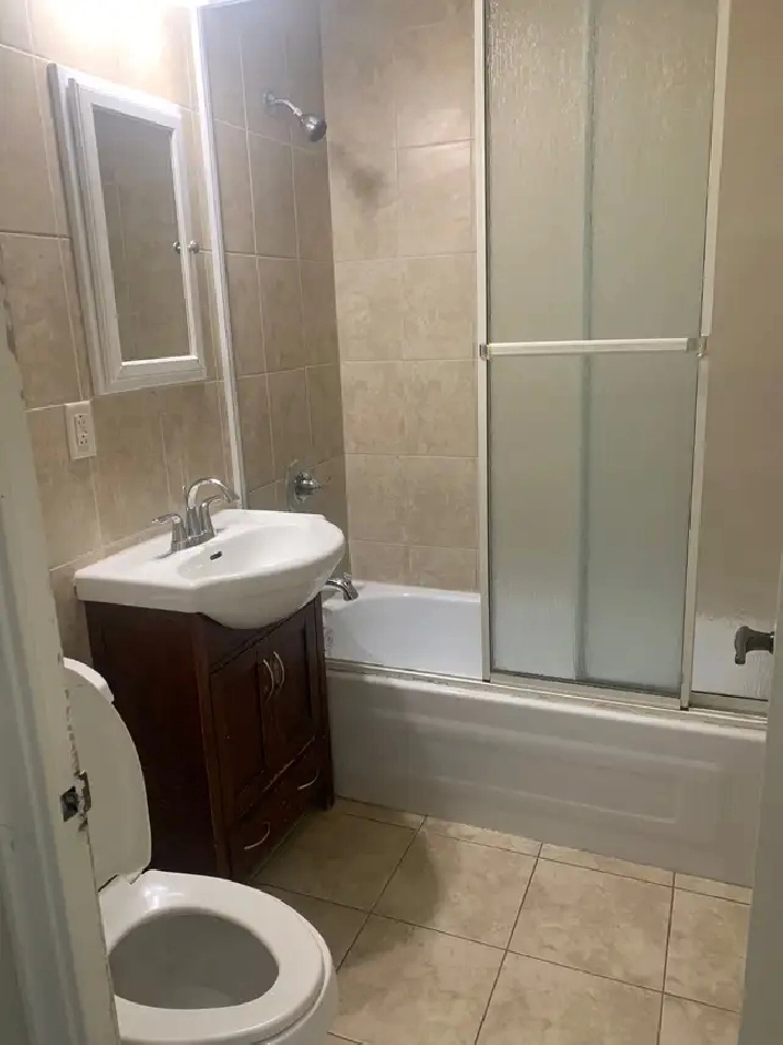 Bathurst/Finch – 1 Bedroom Apt  w/Parking Avail August 1st