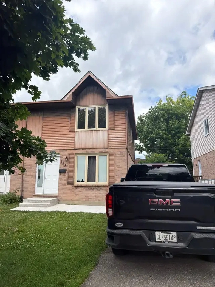 SPACIOUS THREE BEDROOM TOWNHOME IN WESTMOUNT