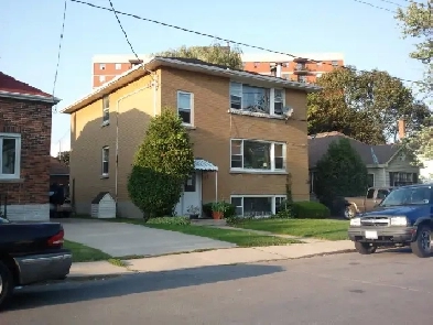 Renovated 1-BR Central Apartment – Heat & Parking Included