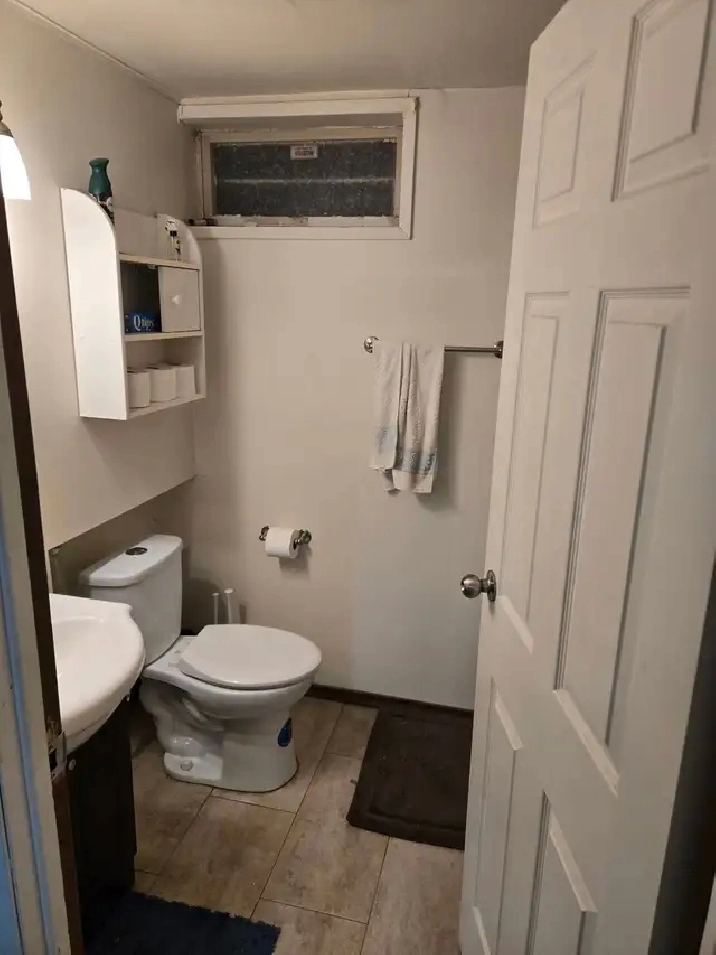 4 bedroom 2.5 bath (no pets!)