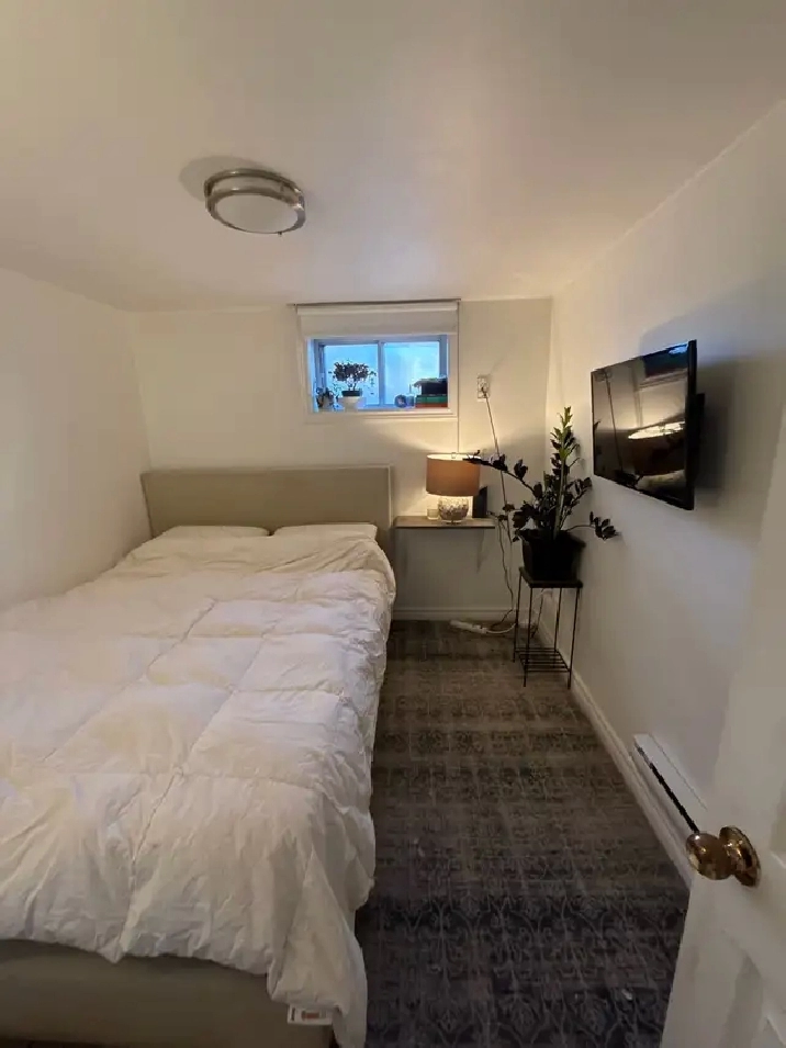 1-BDRM BSMT APT. ON BEAUTIFUL DELAWAREAVE.