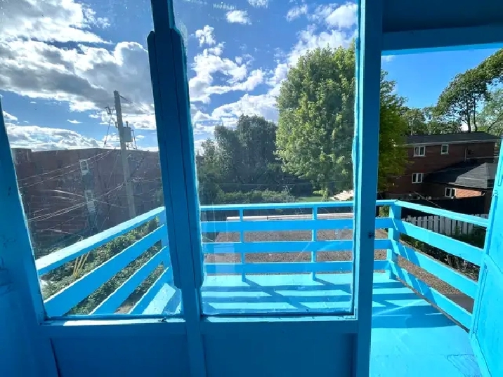 Metro near 5 1/2 room St Laurent duplex