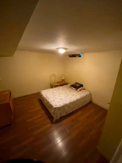 AVAILABLE ROOM FOR RENT IN BASEMENT
