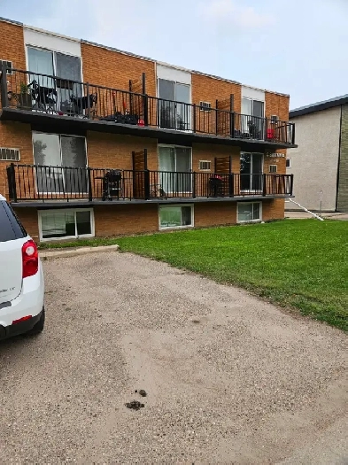 Bachelor apartment at 3038 Arlington Avenue, starting at $875.00