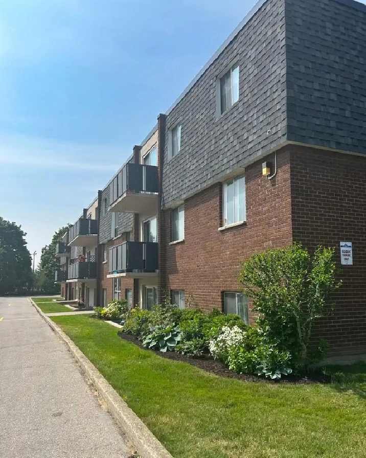 2 Bedroom Apartment in Tillsonburg - Main floor - all inclusive!