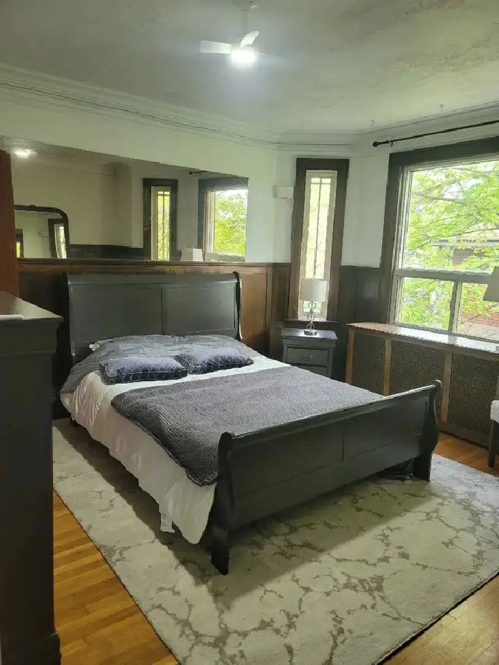 Beautiful,Enormous, Newly Renovated 3 Bedroom   Den in High Park