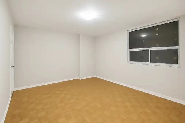Downtown Private Room - 5 mins to Subway & Grocery Shops!
