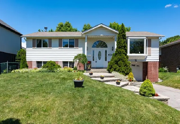Beautifully Maintained Home by Original Owners-Markville Mall