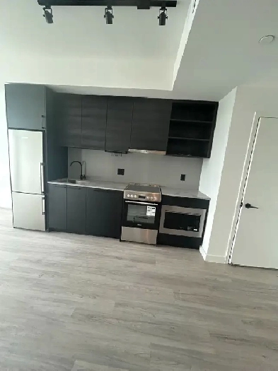 Modern 1 Bedroom Available | $2435   1 Month Free | The Beaches
