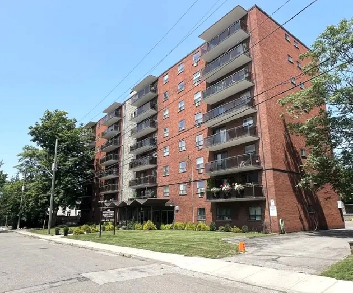 Bright & Spacious 1-Bed near Locke St & Hess Village