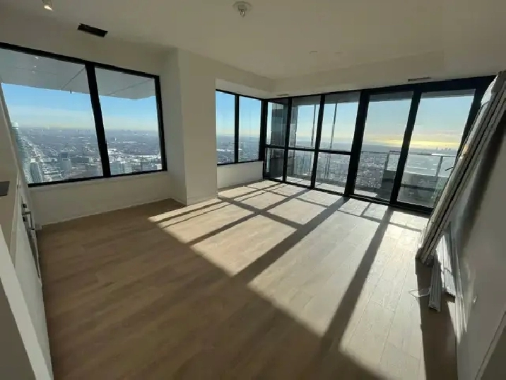 BRAND NEW PENTHOUSE CORNER SUITE 2 BED   2 BATH   PARKING