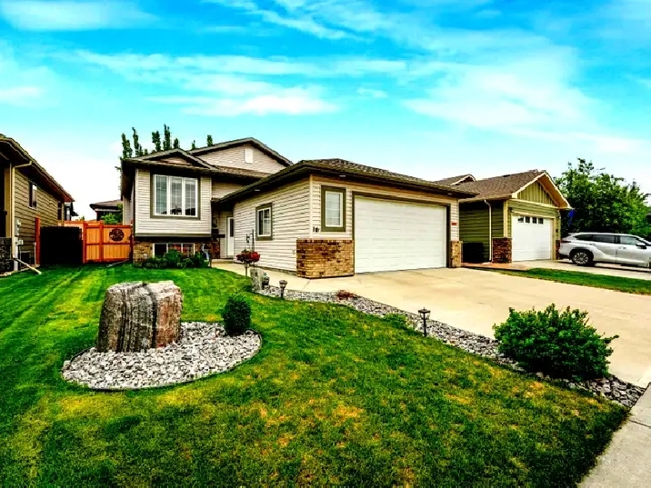 Quality Bi-Level In Leduc, Oversized Garage, Finished Basement