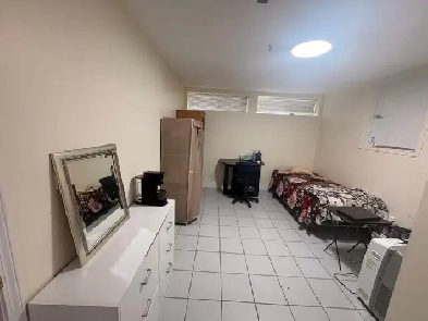 LOOKING 1 PERSON TO SHARE 1 BDRM IN A 3 Bdrm BSMT SUITE