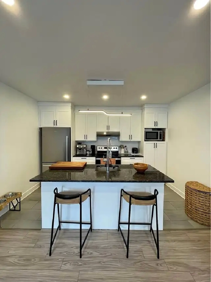 GRAND LOGEMENT 6 1/2 À LOUER