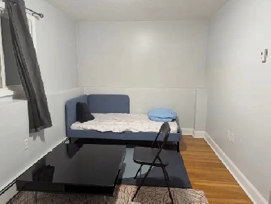 Room for rent available. Ready to move in !