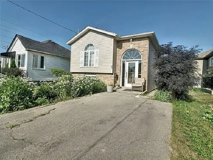 Bright Raised Basement | All-Inclusive | West-End St. C