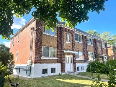 Metro near 5 1/2 room du college duplex