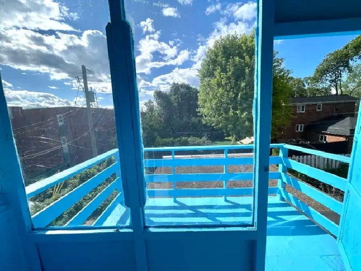 Best location 5 1/2 room du college duplex