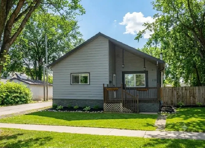 Well-Maintained 4bdrm BNG w/ fully insulated & heated dbl garage