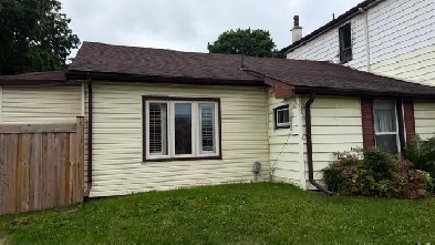 One bedroom cozy bungalow style in Preston triplex.