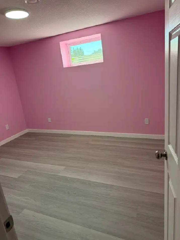 Private or shared Bedroom for Rent in West Edmonton