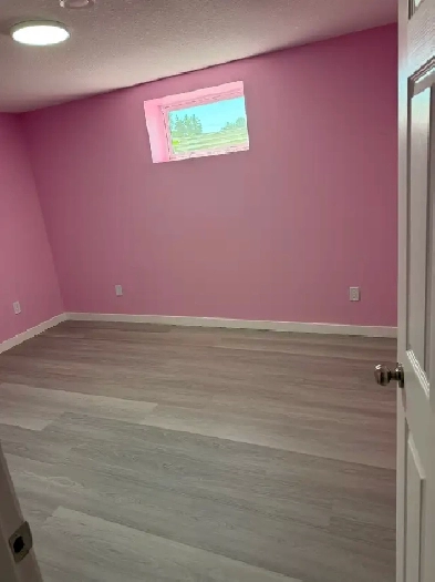 Private or shared Bedroom for Rent in West Edmonton