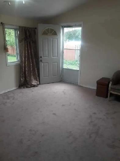 Sharing room for rent with 1 other person main floor