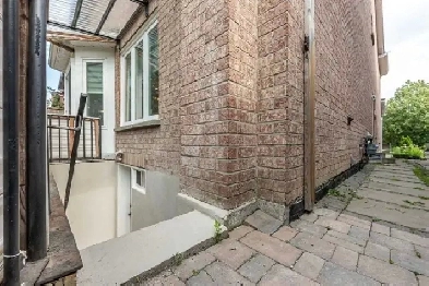 2 Bedroom   1 washroom basement for rent in Richmond Hill