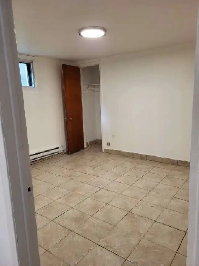 Newly renovated 2-1/2 near Metro Monk