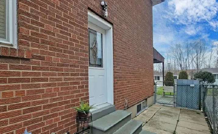 1 Bed, 1 Bath - Beautiful and Bright -
