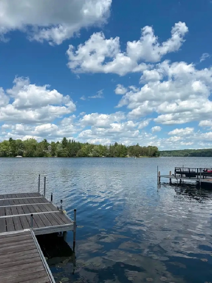 Maison chalet à louer avec place de quai dispo au lac magog
