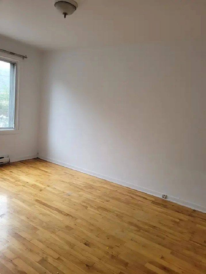 Grand 5 1/2 Lumineux – 3e Étage  Laval Disponible Maintenant now