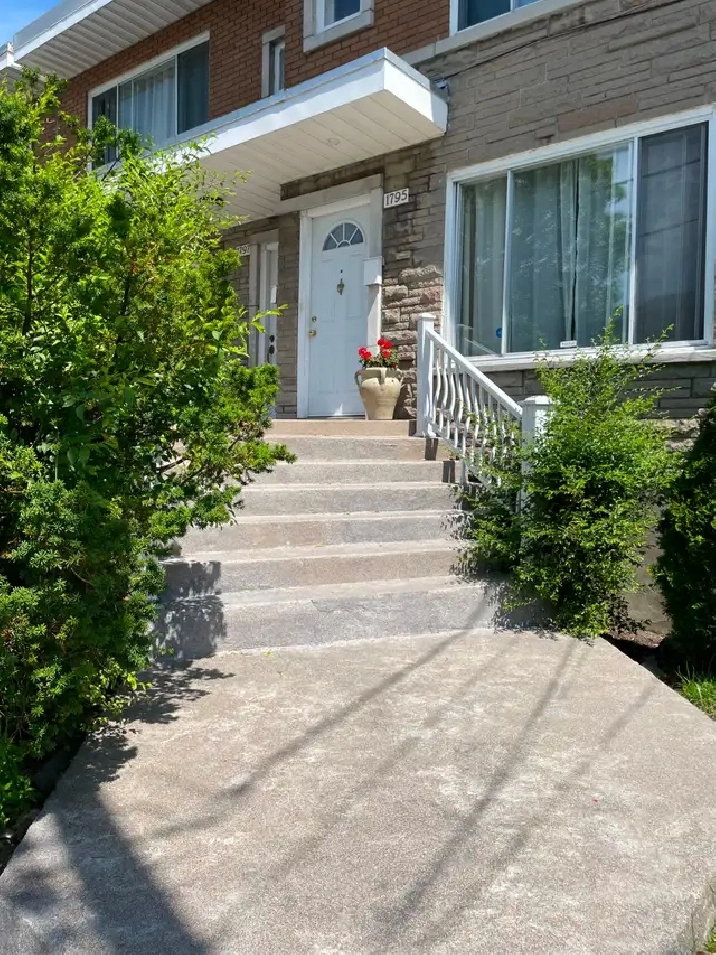FOR RENT – Beautiful 3-Bedroom Apartment in Ville Saint-Laurent