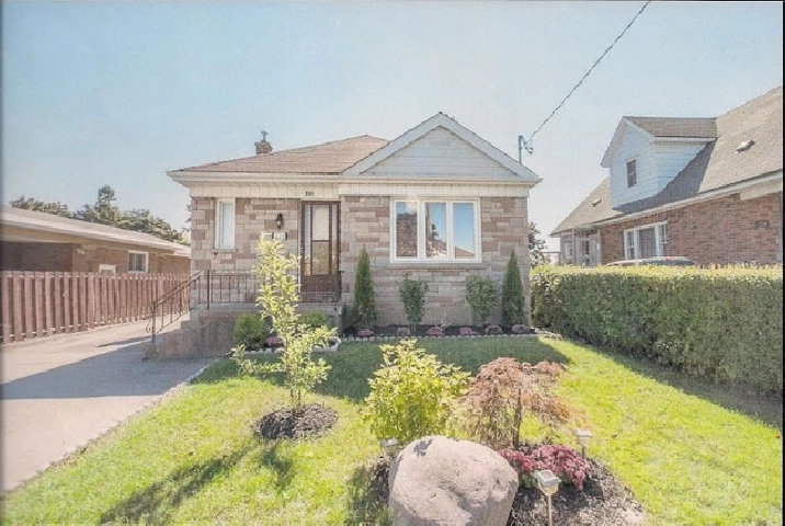 2 bedroom 1 bathroom upper level of bungalow on a large lot!