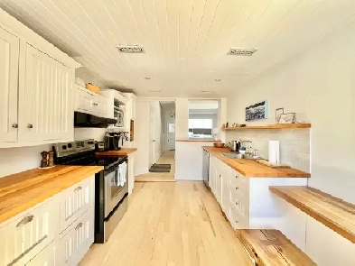 39 Mullock St - Fully Furnished Downtown Gem